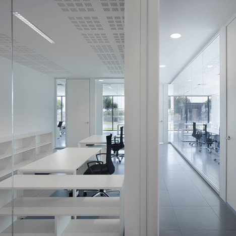 Office Building and Logistic Centre by Modostudio