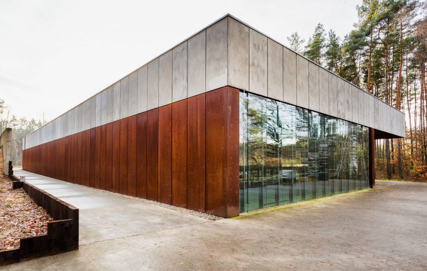 Museum in Palmiry by WXCA
