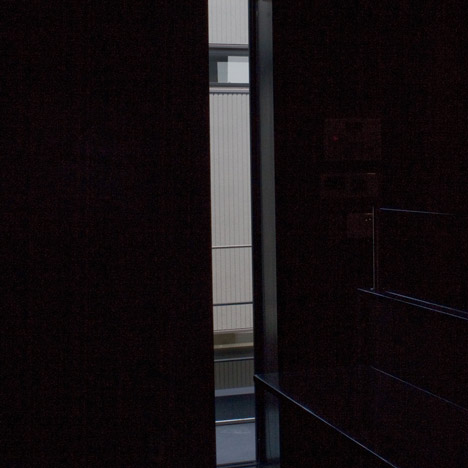 Black Slit House by Three.Ball.Cascade
