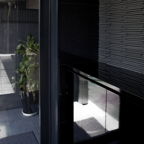 Black Slit House by Three.Ball.Cascade