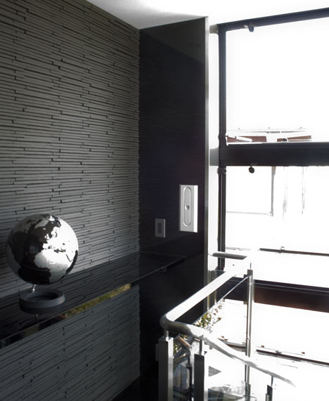 Black Slit House by Three.Ball.Cascade