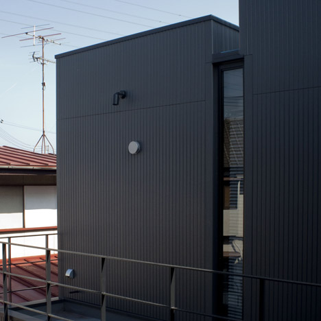 Black Slit House by Three.Ball.Cascade