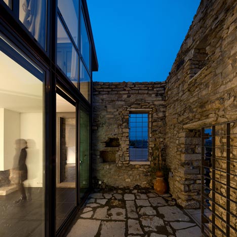 Cabrela House by Orgânica Arquitectura