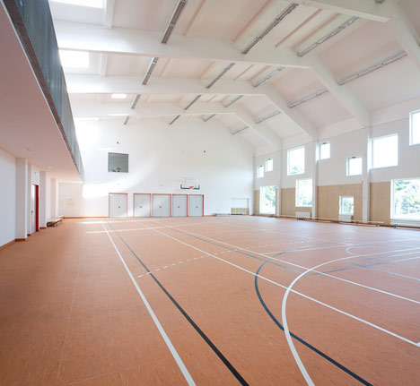 Community centre by MARP and Devenyi es Tarsa
