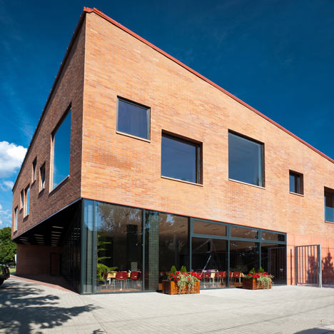 Community centre by MARP and Devenyi es Tarsa