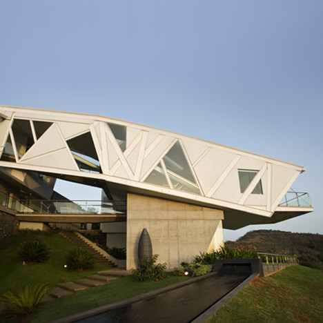 House at Alibag by Malik Architecture