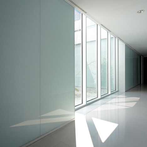 Instituto de Investigacion de Vehiculos by ACXT