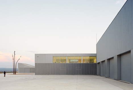 Instituto de Investigacion de Vehiculos by ACXT