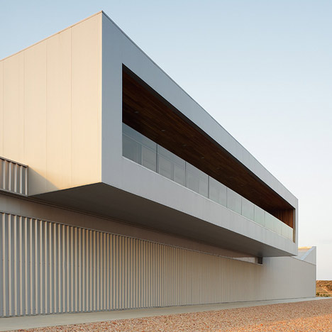 Instituto de Investigacion de Vehiculos by ACXT