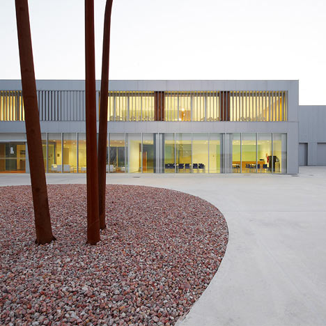Instituto de Investigacion de Vehiculos by ACXT