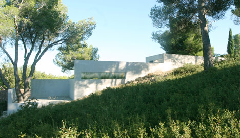 Pool on the slope by Jean-Baptiste Bouvet