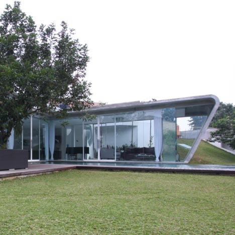 R-House by Budi Pradono R-House by Budi Pradono
