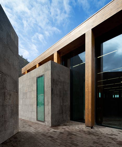Registrar Office of St Vicente by Duarte Caldeira