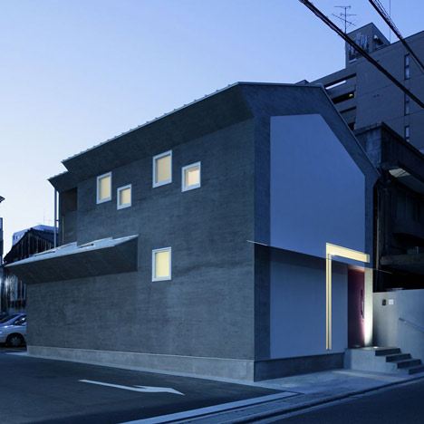 Keyhole House by Eastern Design Office Keyhole House by Eastern Design Office