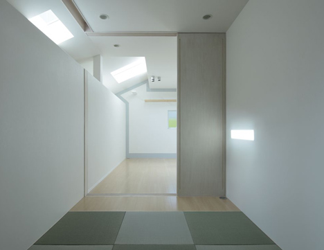 Keyhole House by Eastern Design Office Keyhole House by Eastern Design Office
