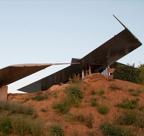 747 Wing House by Studio of Environmental Architecture 747 Wing House by Studio of Environmental Architecture