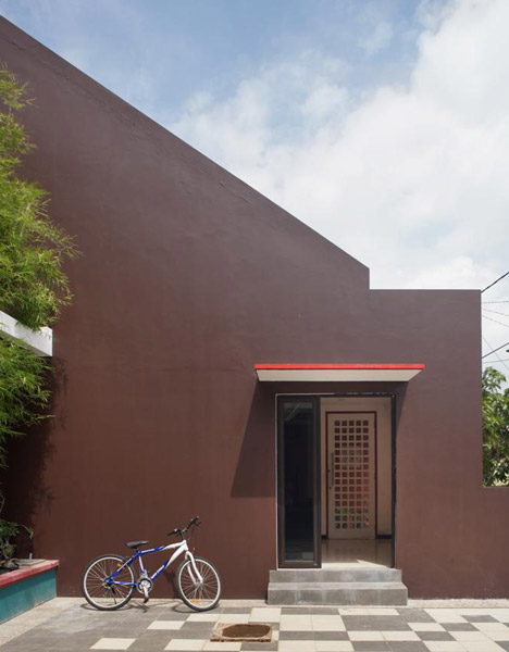 Officer House by Gayuh Budi Utomo