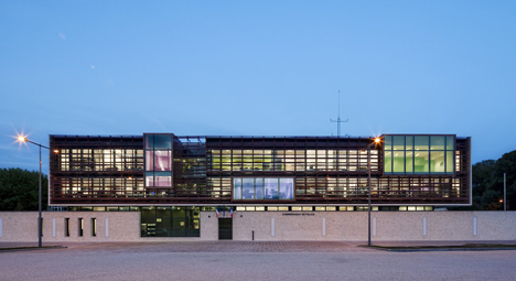 Police Station of Provins by Ameller, Dubois & Associés Police Station of Provins by Ameller, Dubois & Associés