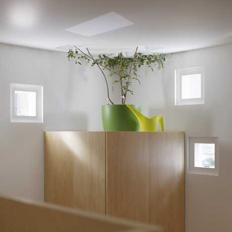 Room Room by Takeshi Hosaka Room Room by Takeshi Hosaka