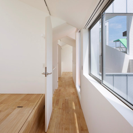 Complex House by Tomohiro Hata Complex House by Tomohiro Hata