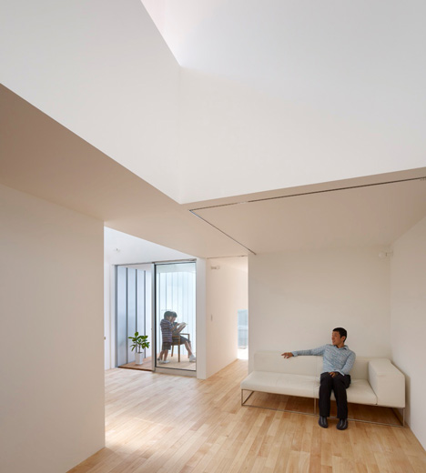 Complex House by Tomohiro Hata Complex House by Tomohiro Hata
