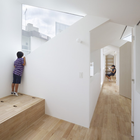 Complex House by Tomohiro Hata Complex House by Tomohiro Hata