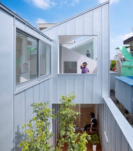 Complex House by Tomohiro Hata Complex House by Tomohiro Hata