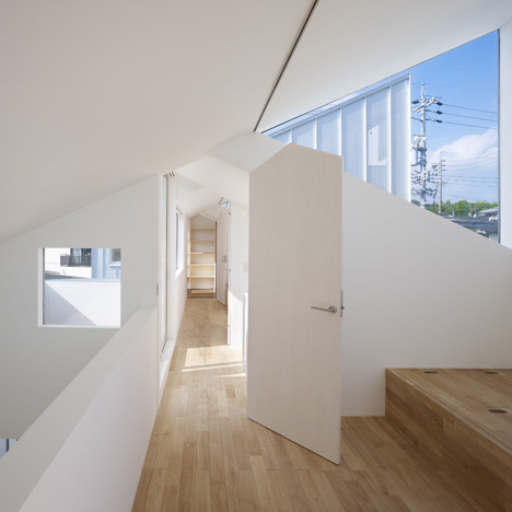 Complex House by Tomohiro Hata Complex House by Tomohiro Hata