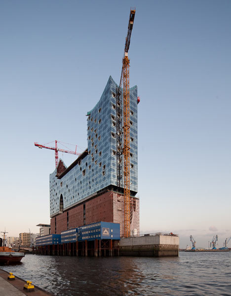 Elbphilharmonie by Herzog & de Meuron