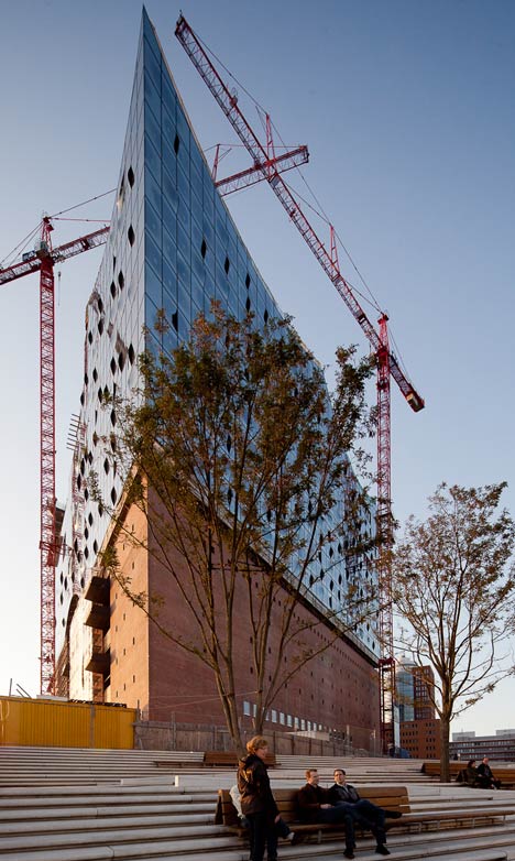 Elbphilharmonie by Herzog & de Meuron