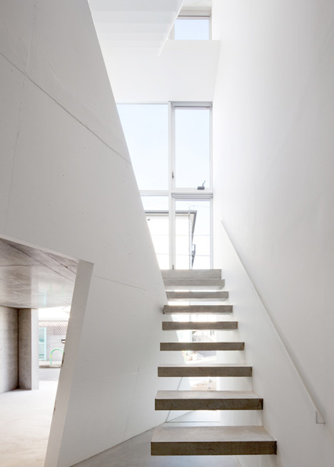 House Folded by Alphaville