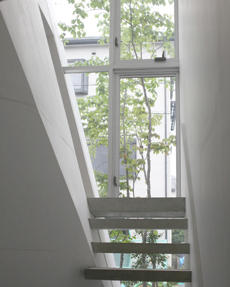 House Folded by Alphaville