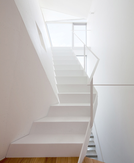 House Folded by Alphaville
