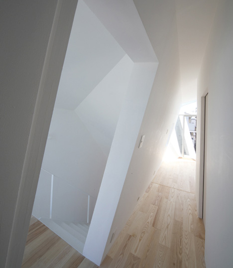 House Folded by Alphaville