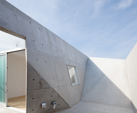 House Folded by Alphaville
