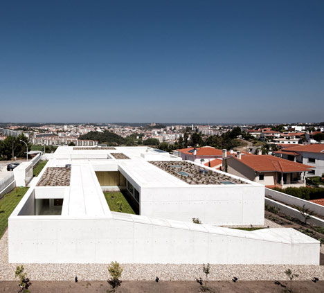 House in Leiria by ARX House in Leiria by ARX