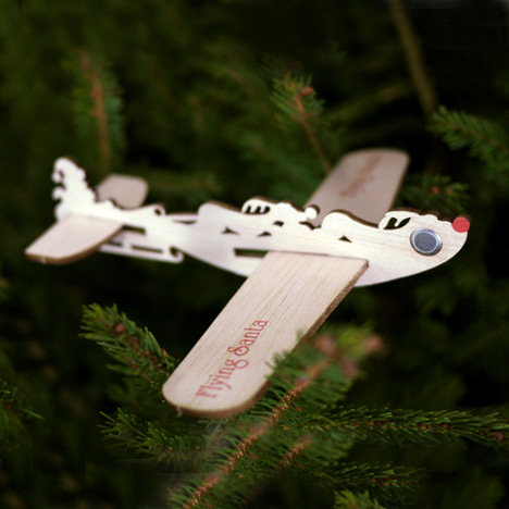 Flying Santa giveaway at The Temporium