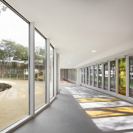Crèche Binet by Béal and Blanckaert Crèche Binet by Béal and Blanckaert