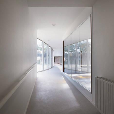 Crèche Binet by Béal and Blanckaert Crèche Binet by Béal and Blanckaert