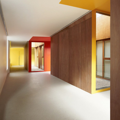 Crèche Binet by Béal and Blanckaert Crèche Binet by Béal and Blanckaert