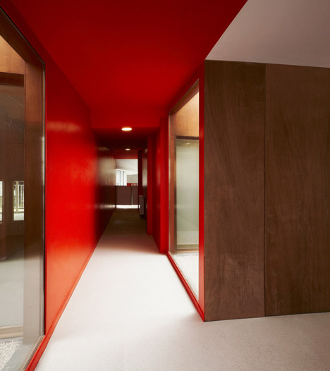 Crèche Binet by Béal and Blanckaert Crèche Binet by Béal and Blanckaert
