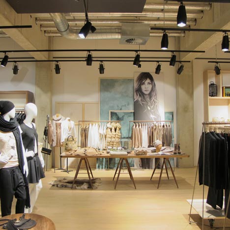 Esprit Lighthouse store by Reich und Wamser