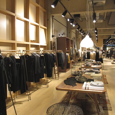 Esprit Lighthouse store by Reich und Wamser