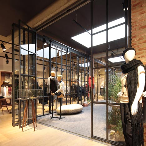 Esprit Lighthouse store by Reich und Wamser