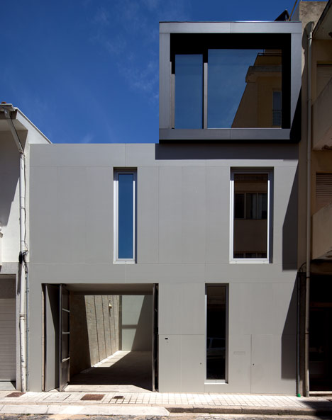 Frei Sebastião House by Arsónio Fernandez