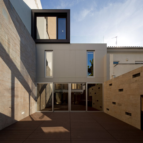 Frei Sebastião House by Arsónio Fernandez