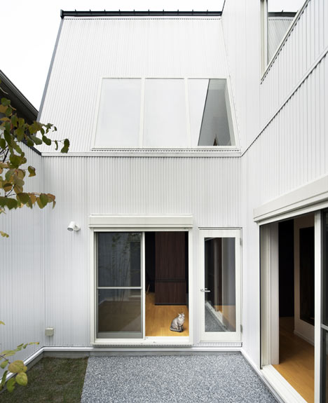 Hansha Reflection House by Studio SKLIM