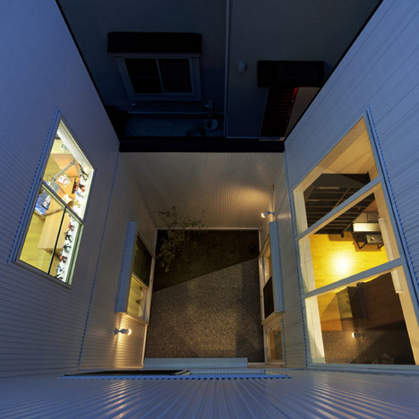 Hansha Reflection House by Studio SKLIM