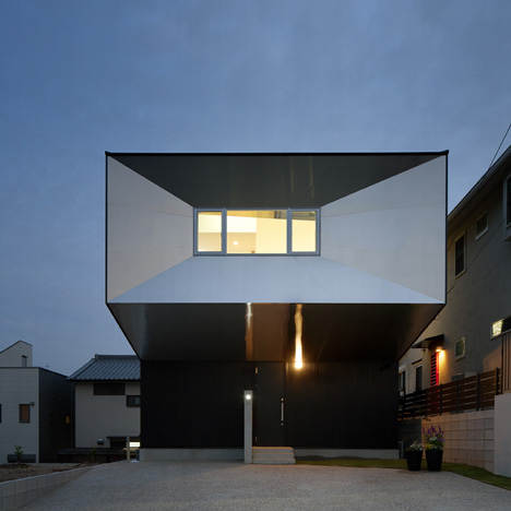 Hansha Reflection House by Studio SKLIM