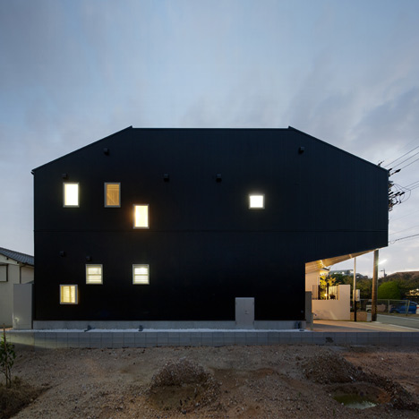 Hansha Reflection House by Studio SKLIM